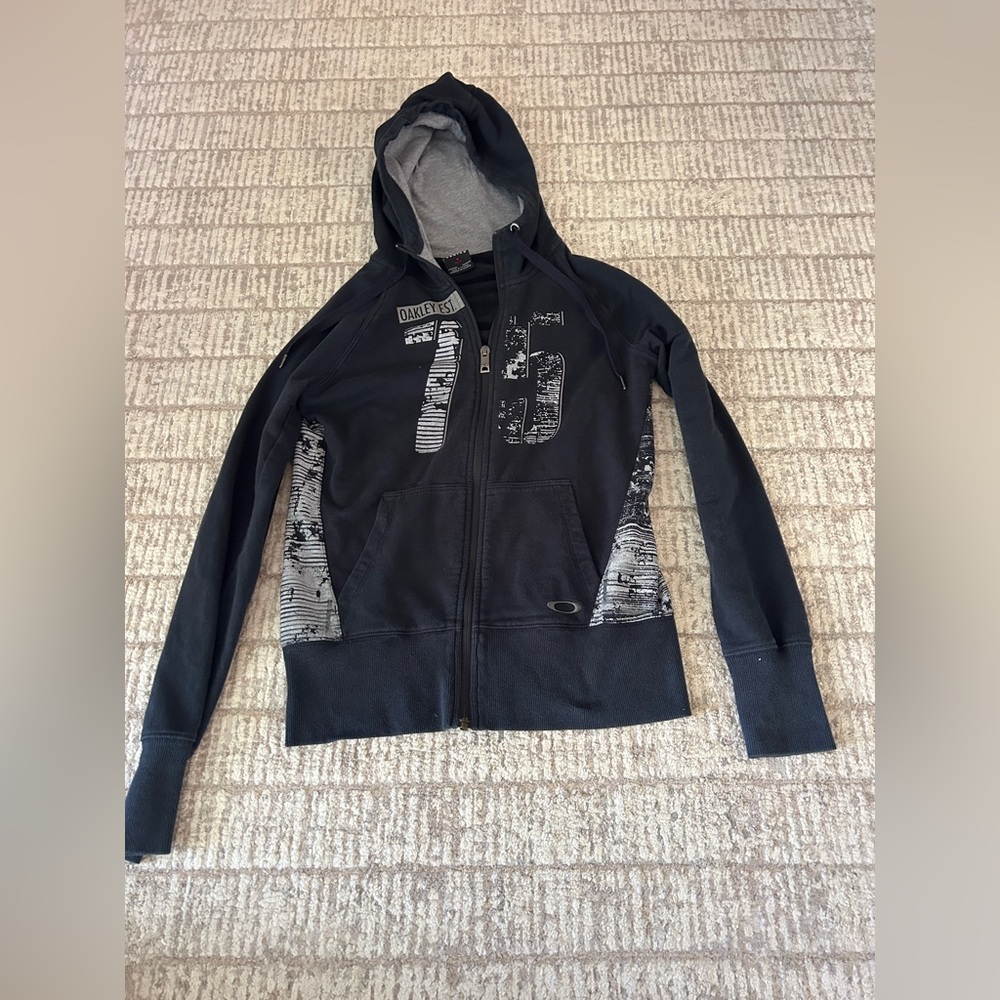Oakley Black Hooded Zip Sweatshirt with front/back Graphic vintage size XS